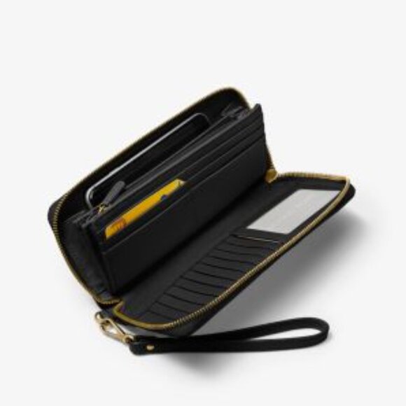 MICHAEL Michael Kors Leather Continental Wristlet. Used twice! - Picture 3 of 4